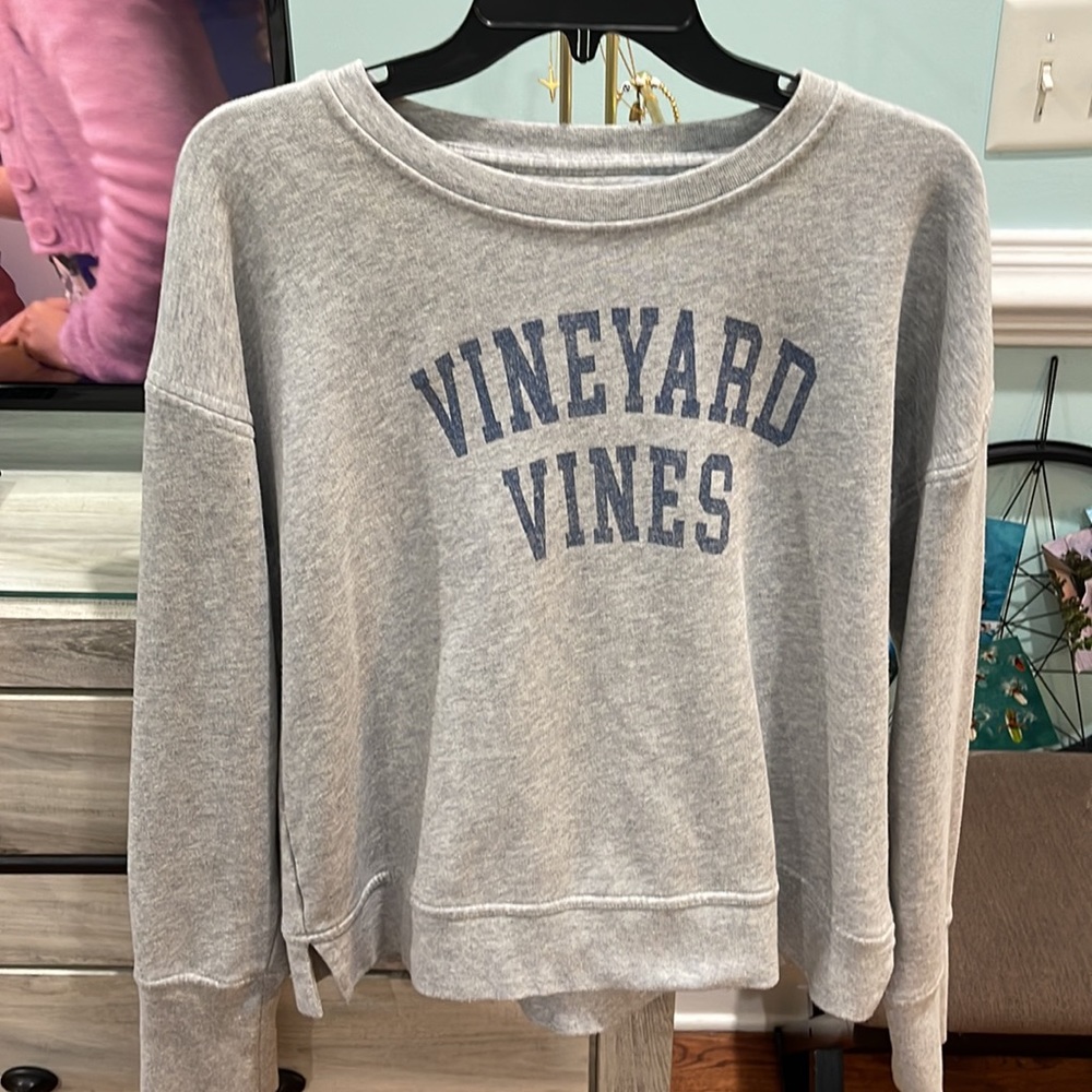 Vineyard Vines Grey CrewNeck!